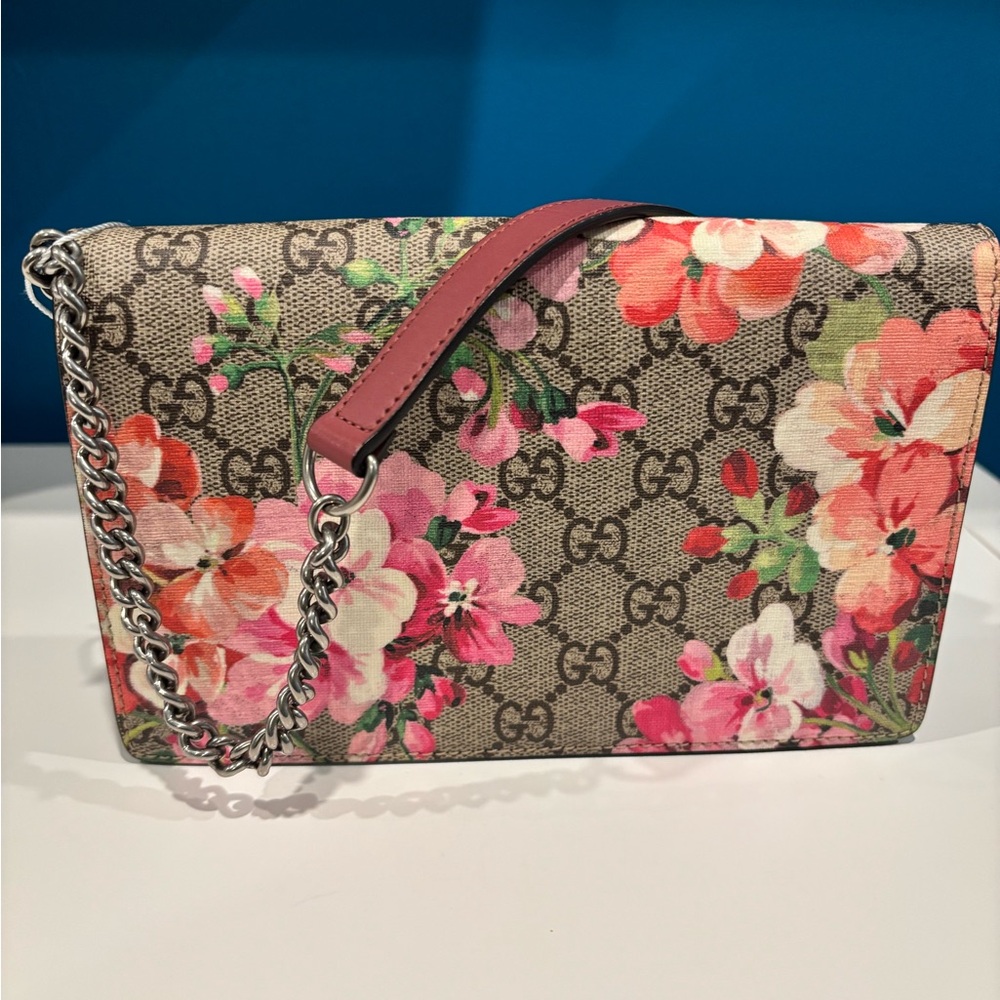 Gucci Bloom Wallet on Chain